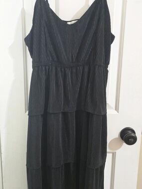 Women's Black Tiered V-Neck Mini Dress